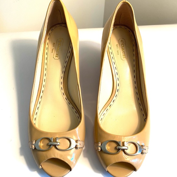 COACH Elora Patent Leather Beige Peep toe Shoes size 7.5 - Picture 2 of 8